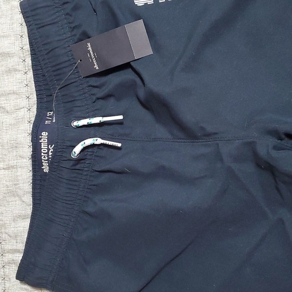 Abercrombie & Fitch Logo Swim Trunks NWT - Picture 2 of 9
